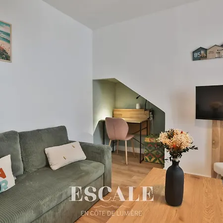 Prázdninový dům Charmante Maison Sablaise Avec Terrasse & Centre-ville A Pied